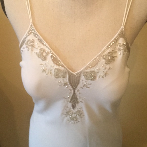 Beautiful white long gown - Picture 3 of 4